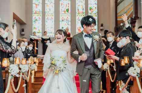 ゲストの皆様との絆を感じられる 明るく温かい結婚式の挙式画像