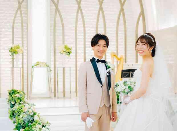 キラキラに彩った空間でゲスト参加型Weddingの挙式実例画像