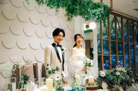 キラキラに彩った空間でゲスト参加型Weddingの披露宴画像