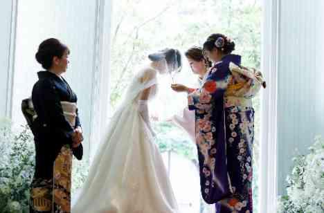 大好きなゲストと過ごすアットホームweddingの挙式画像