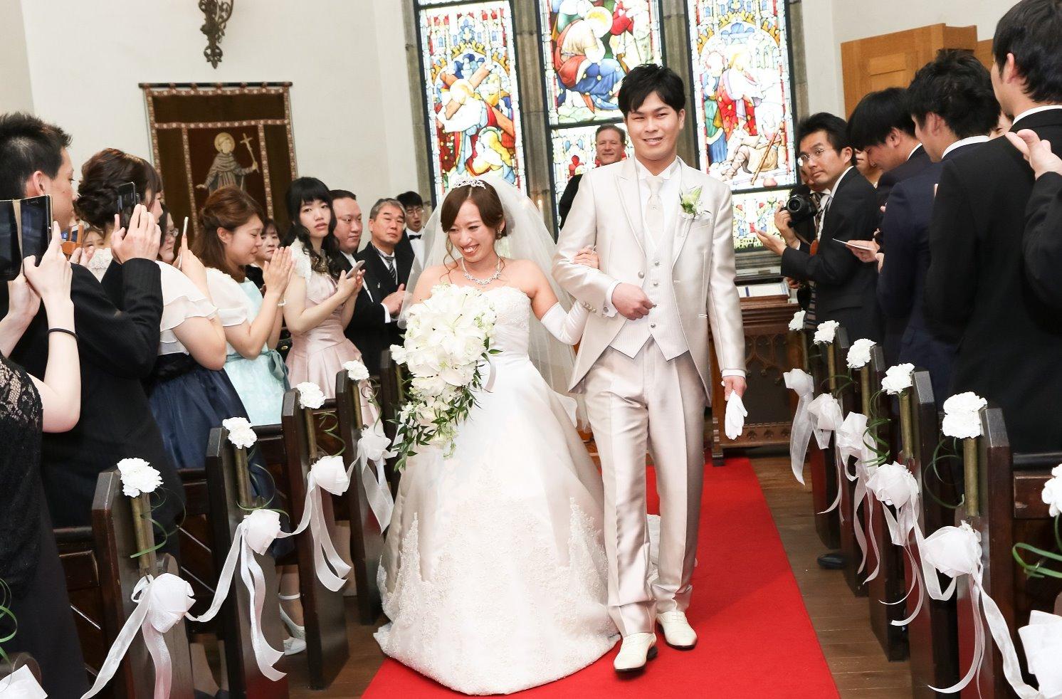 アンティークな雰囲気で二人らしい結婚式の挙式画像