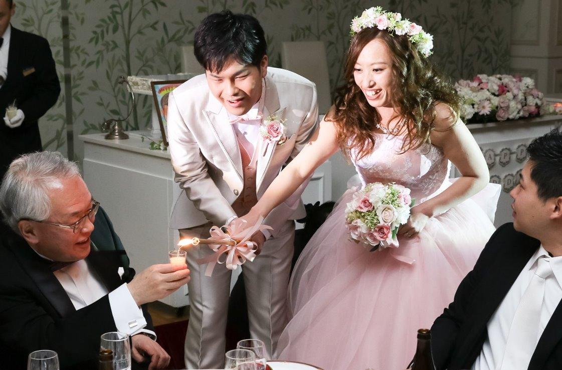 アンティークな雰囲気で二人らしい結婚式の披露宴画像