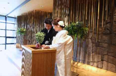故郷×愛情×大切な人と築く「お二人らしい結婚式」の挙式画像