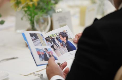 家族と過ごすアットホームなウエディングの演出画像