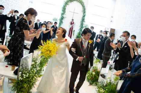 ゲストと一体になって楽しみ感謝を伝える結婚式の挙式画像