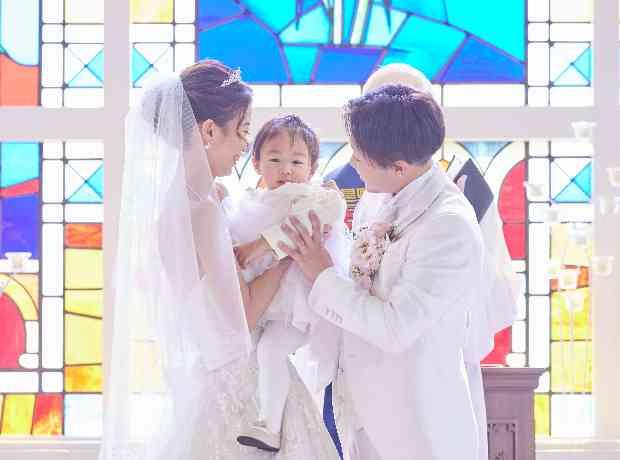 これからのおふたりと最愛の娘様“3人で誓う未来”の挙式実例画像