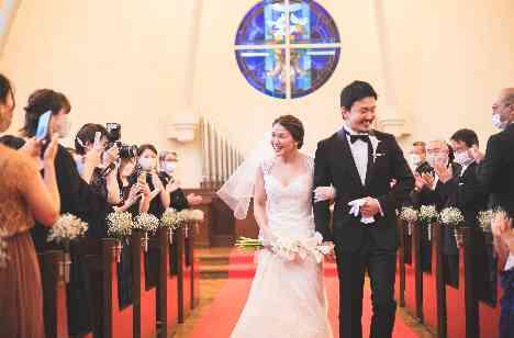 ゲストとの思い出を心に刻む、アットホームな結婚式の挙式画像