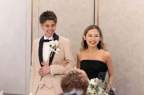 トレンド感溢れるFamily Weddingの披露宴画像