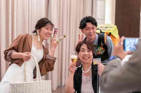 大切な人たちと過ごすアットホームウェディングの演出画像