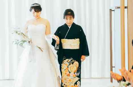 笑顔と涙が溢れたかけがえのない結婚式 の挙式画像