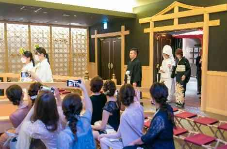 おふたりらしい賑やかで楽しいご結婚式の挙式画像