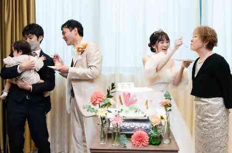 ”ありがとう”に溢れた笑顔いっぱいの結婚式の披露宴画像