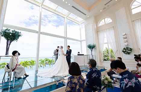 OKINAWA感溢れるWeddingの挙式画像