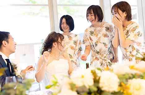 OKINAWA感溢れるWeddingの披露宴画像