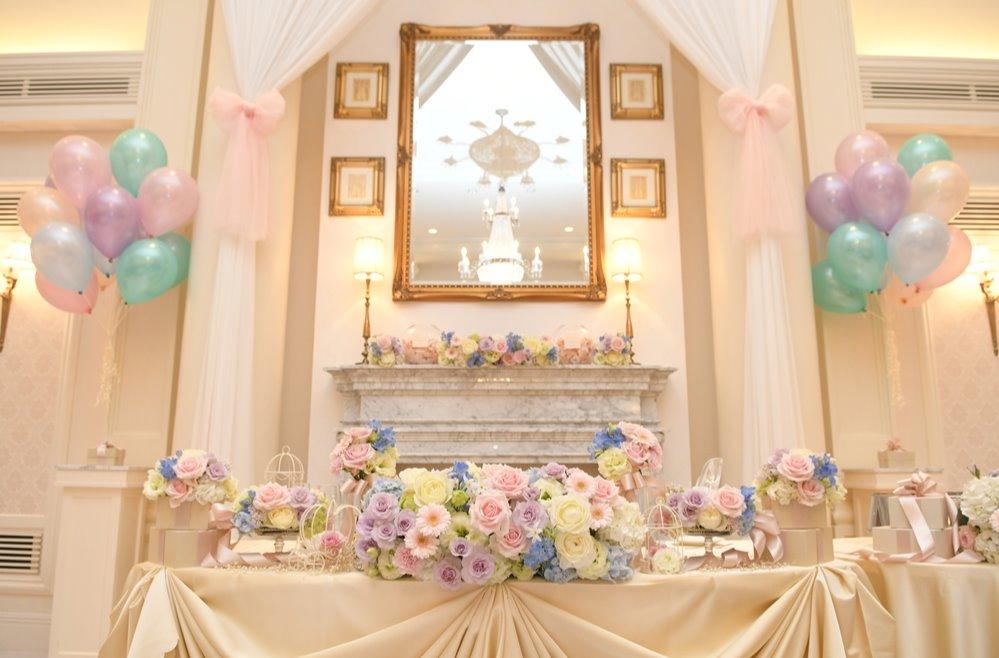 夢の国をイメージした楽しい結婚式の披露宴画像