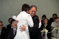 おふたりらしさ溢れる、心温まるウエディングの挙式画像