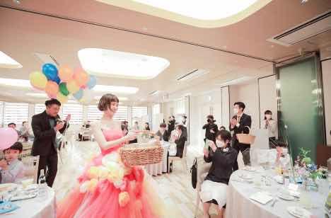 想いをサプライズで形に！HAPPYが溢れる結婚式の披露宴画像