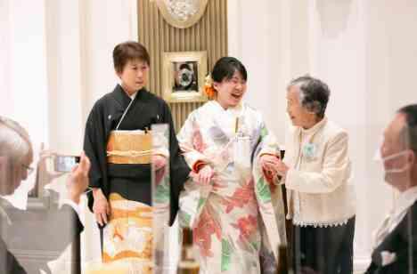白亜の邸宅で笑顔溢れる一日を過ごす最高の時間の披露宴画像
