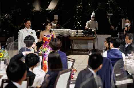 お二人らしさが溢れたアットホームな結婚式の披露宴画像