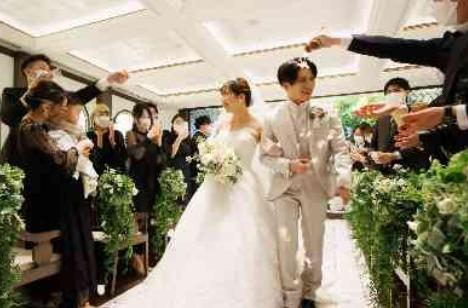 出会ったきたみんなへ感謝が伝わる結婚式の挙式画像