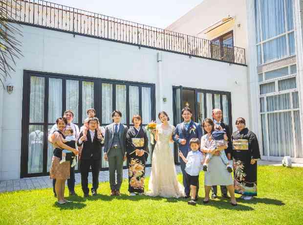 【少人数Party】みんなが笑顔になれる結婚式の挙式実例画像