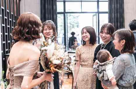 大切なゲストの皆様へ 直接感謝を伝えられた結婚式の披露宴画像