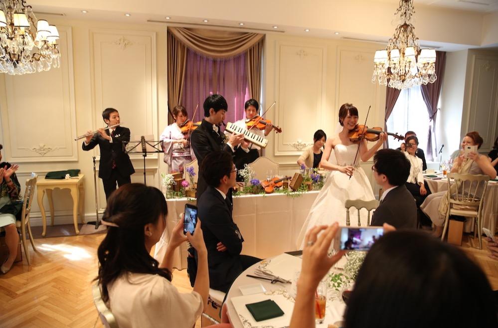 音楽をテーマにしたお二人らしい結婚式の披露宴画像