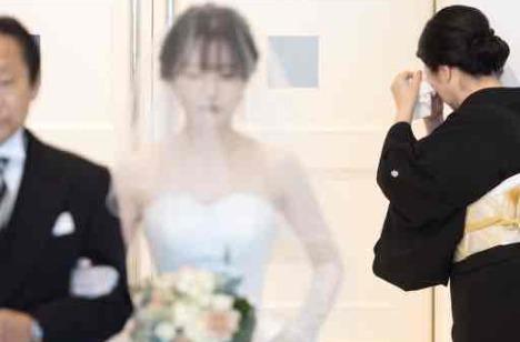 大好きな人とモノに囲まれるワンチームウェディングの挙式画像
