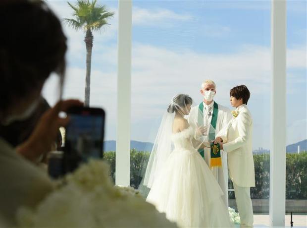 まるで南国リゾート地！？神戸での結婚式の挙式実例画像