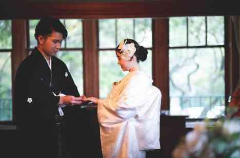 色とりどりのお花で春を先取り。笑顔満開ウエディングの準備・打ち合わせ画像