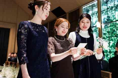 オリジナル演出で叶えるゲストに感謝を伝える結婚式の挙式画像