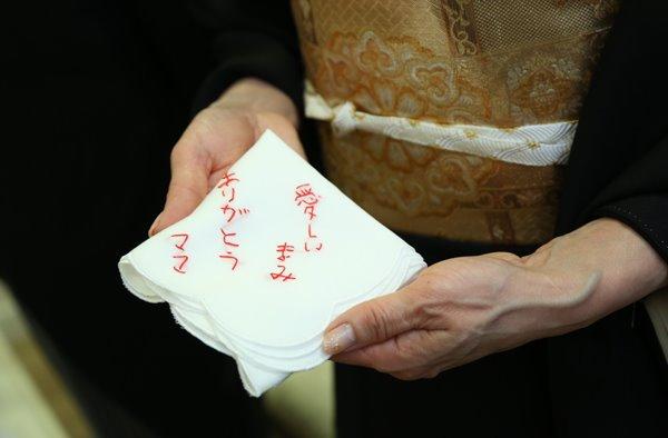 感謝の気持ちを森や自然に包まれた非現実的な空間での準備・打ち合わせ画像
