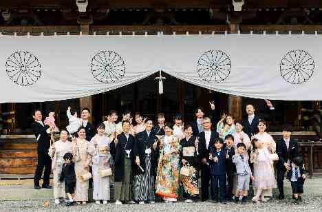 【ふたり】が【みんな】をつなぐ、結婚式の挙式画像