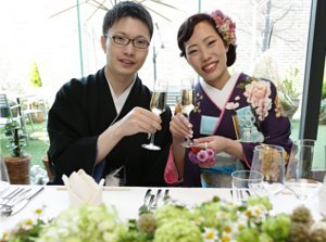 親族だけを招待したアットホームウェディングの挙式実例画像