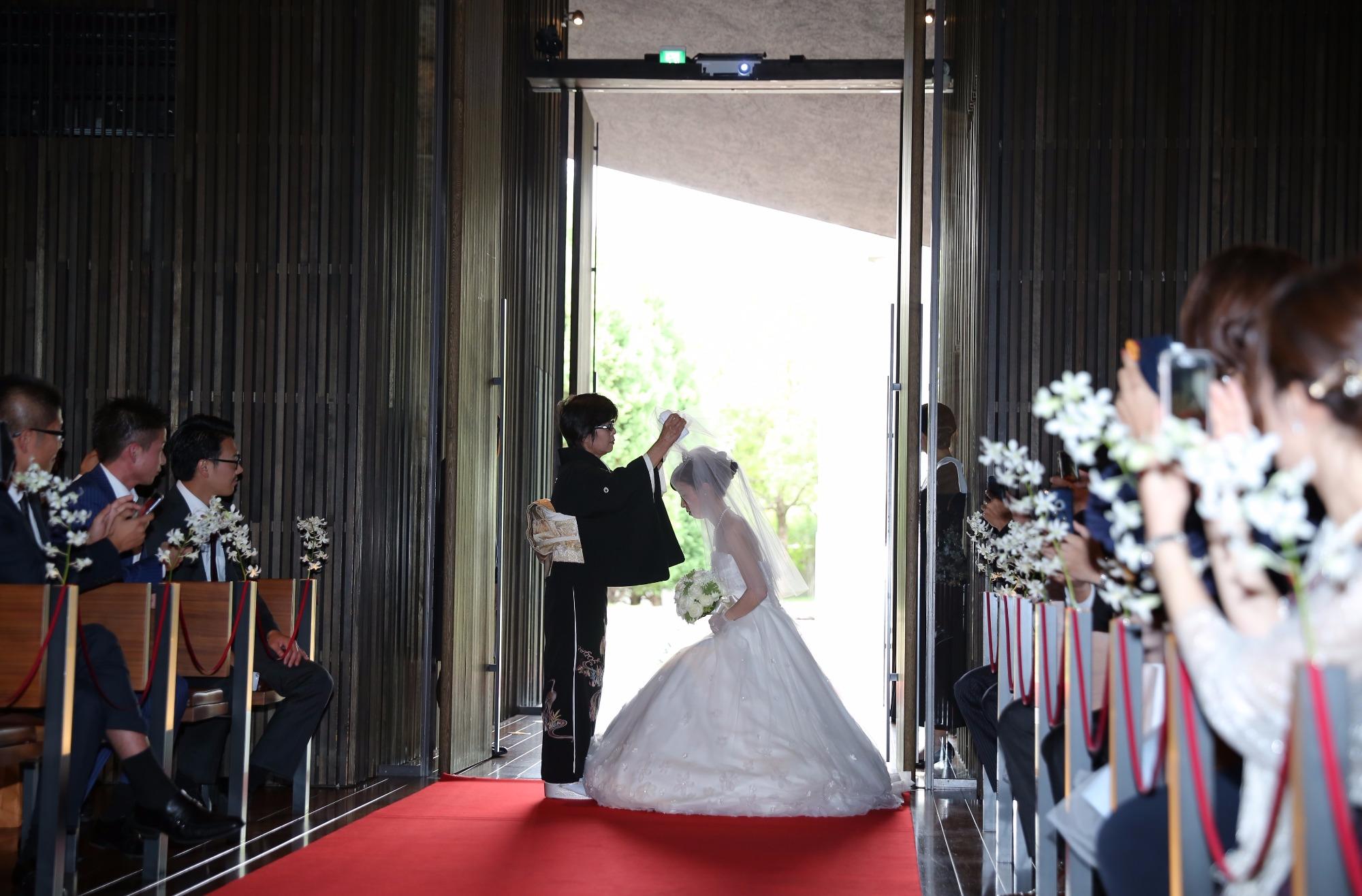 サプライズ演出でゲストと楽しむWeddingの挙式画像