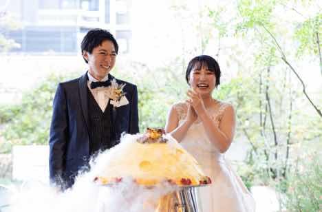 花を紡ぎ灯りで“つなぐ“アットホームWeddingの披露宴画像