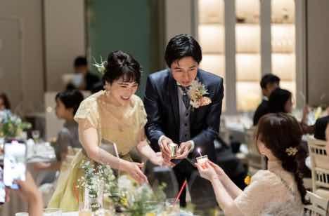 花を紡ぎ灯りで“つなぐ“アットホームWeddingの演出画像