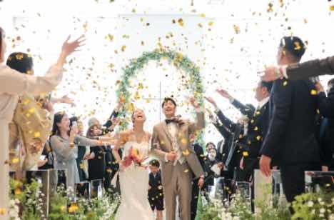 ハイセンスな演出でFreedomに楽しむ結婚式の挙式画像