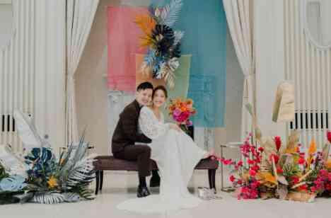 光を向いて歩こう 人が混ざり合う色を組合わせ形創るの披露宴画像