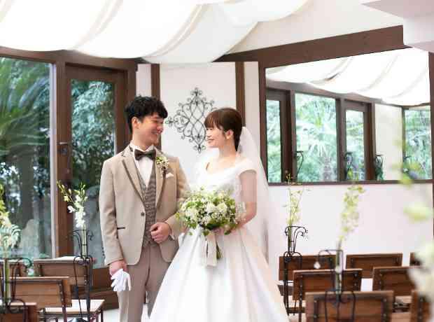 一足早い春の訪れを告げるミモザ Weddingの挙式実例画像