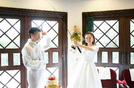 一足早い春の訪れを告げるミモザ Weddingの披露宴画像