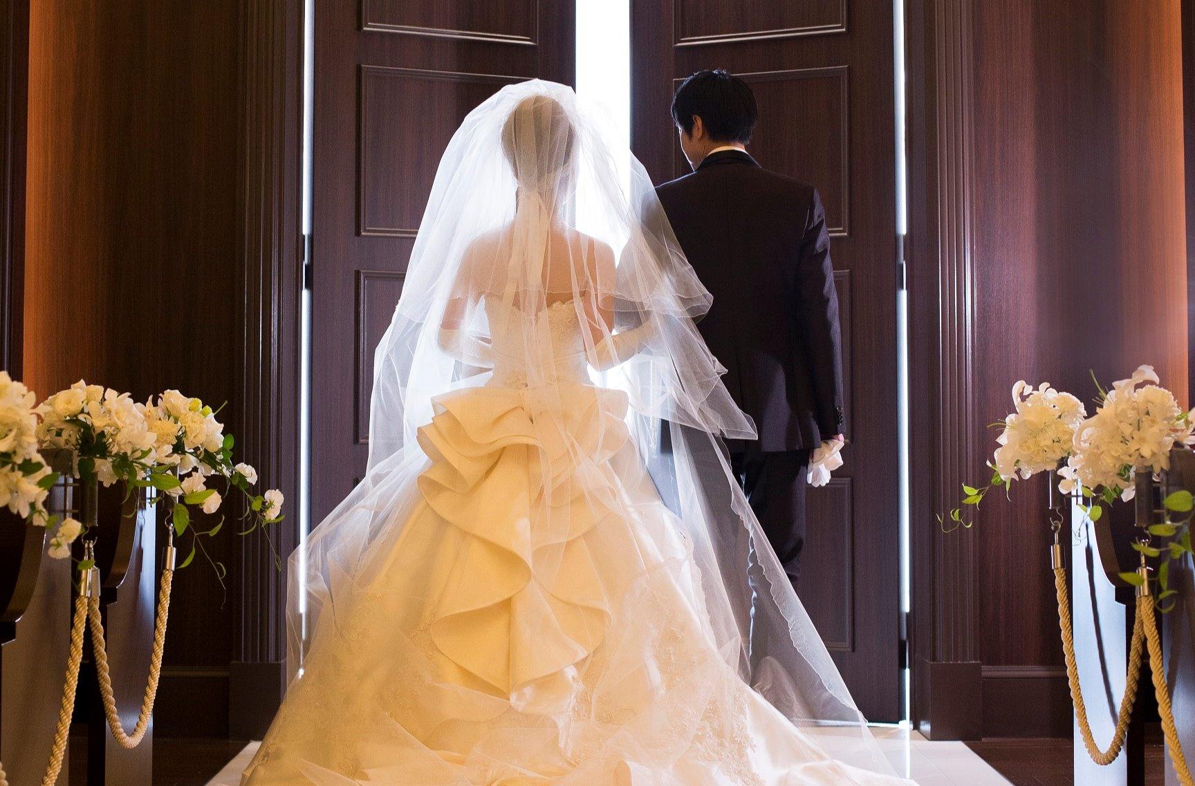 おふたりらしさで彩られた友人ゲスト中心の結婚式の挙式画像
