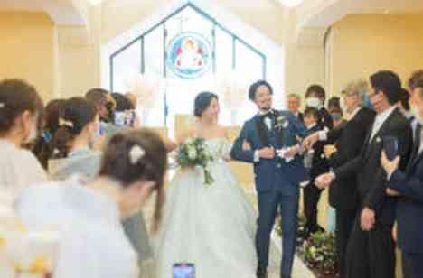 笑顔溢れるアットホームな1日に！明るく楽しい結婚式の挙式画像