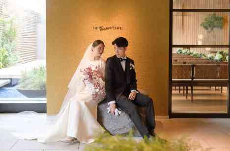 秋らしい深みのあるカラースタイルでおしゃれな結婚式の演出画像