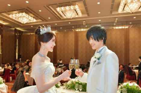 大好きなゲストと笑顔溢れるウエディングパーティーの披露宴画像