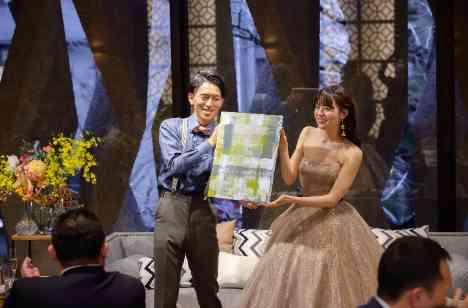 春らしいカラーで彩るおしゃれなウェディングの演出画像