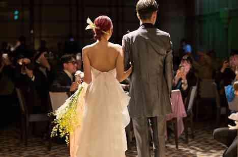 ゲスト123名！沢山のゲストに囲まれた最幸の結婚式の披露宴画像