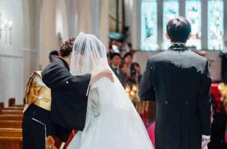 大切なゲストの方々と紡ぐ結婚式で迎える特別な時間の挙式画像