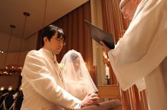 ゲストに楽しんでもらうクリスマスＷＥＤＤＩＮＧ♪の挙式画像