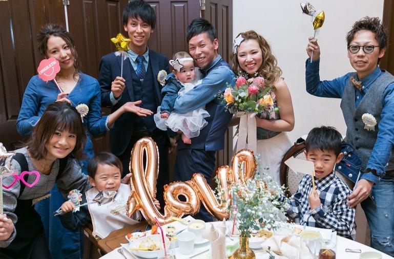 カジュアル×オシャレ~お揃いのデニムを身につけて~の披露宴画像